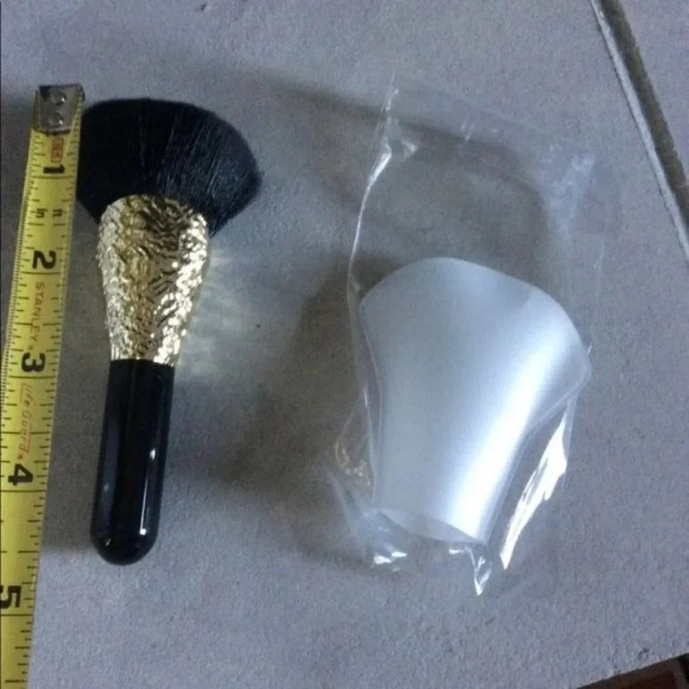MAC Medium Fan Brush Gold Band 143 SES